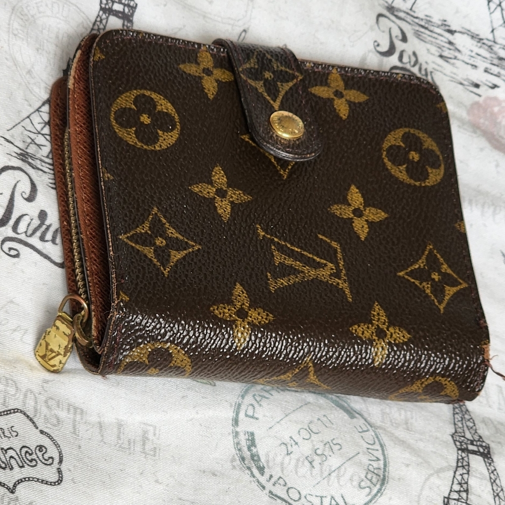 Louis Vuitton Monogram Canvas Compact Zippé Wallet - Picture 5 of 12